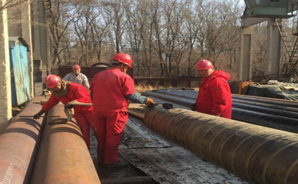 環氧煤瀝青冷纏帶管道防腐底漆涂刷